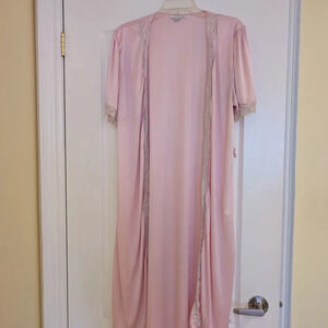Elegant Pink Lace Trim Robe